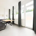 Tolstov Apartments - 3 Room Apartment - Kitchen - Dining Room - Terrace - 25 Min To Messe Dus