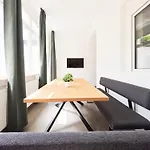 Tolstov Apartments - 3 Room Apartment - Kitchen - Dining Room - Terrace - 25 Min To Messe Dus