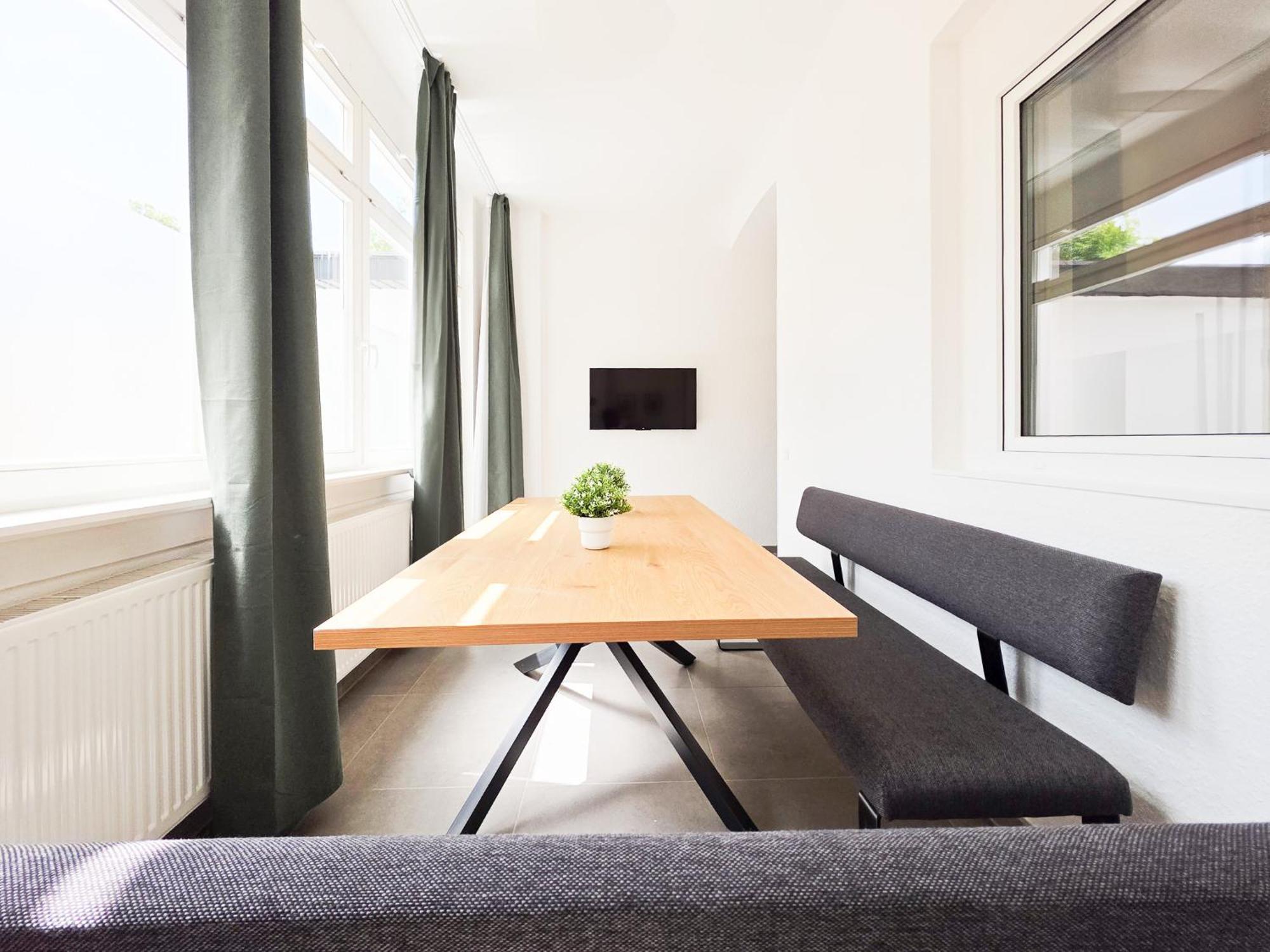 Tolstov - 3 - Kitchen - Dining - Terrace - 25 Min To Messe Dus Apartment