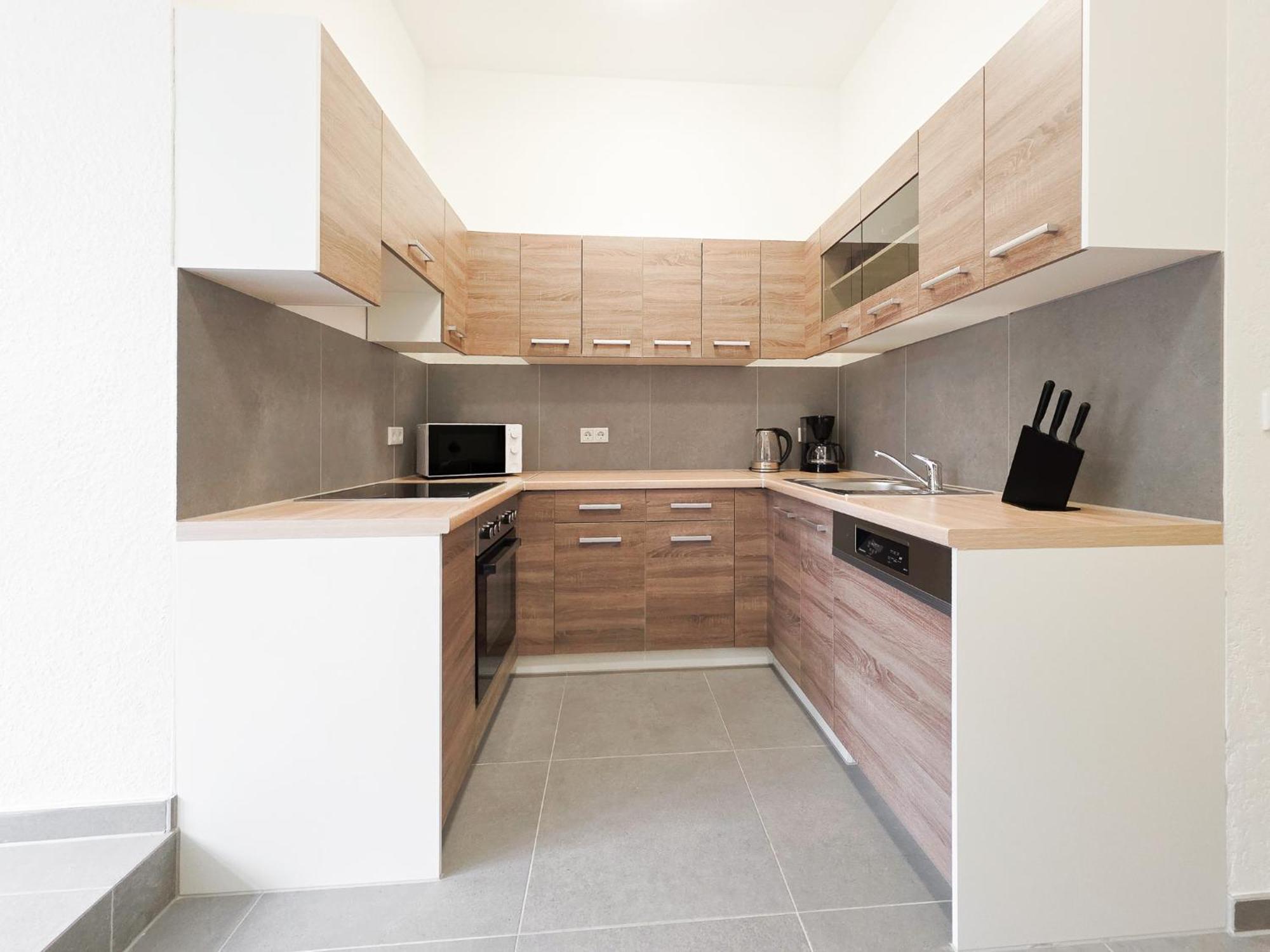 Tolstov - 3 - Kitchen - Dining - Terrace - 25 Min To Messe Dus Apartment *